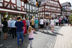 Fronleichnamsprozession durch die Straßen von Naumburg (Foto: Karl-Franz Thiede)